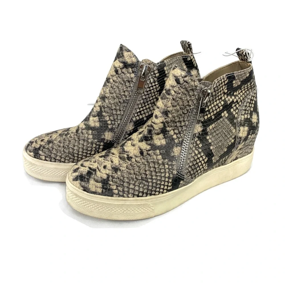 Steve Madden Zip Wedge Snake Skin Print Sneakers Round Toe Like New size 8